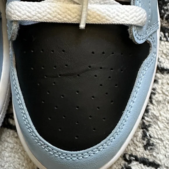 EUC Jordan 1 Mid Sneakers - Size 3Y - Picture 12 of 14